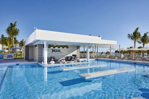 (RIU PALACE COSTA MUJERES OCTUBRE)